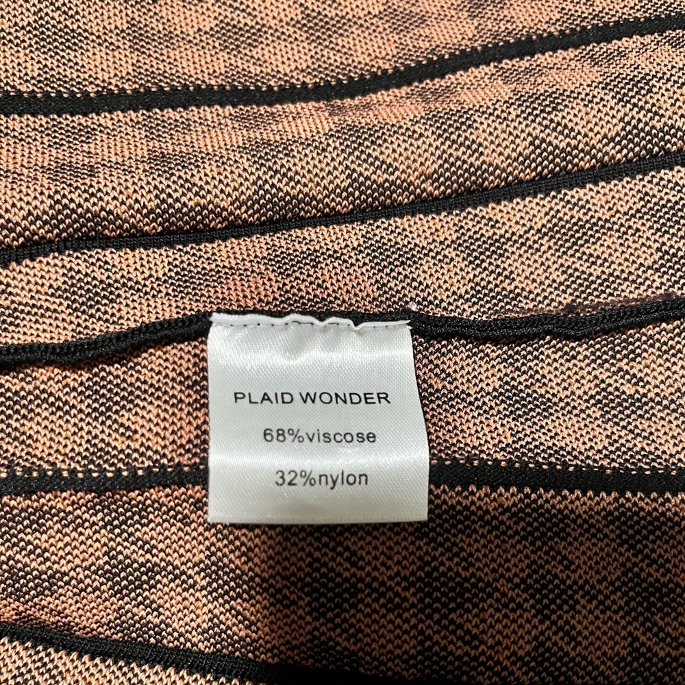 Elegant Pleated Houndstooth 23” Midi Skirt - Black and Brown - Picture 9 of 9